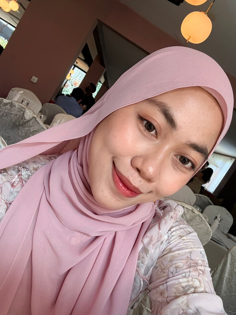 Click to view full screen DAY AMBER (1-DAY) photo review