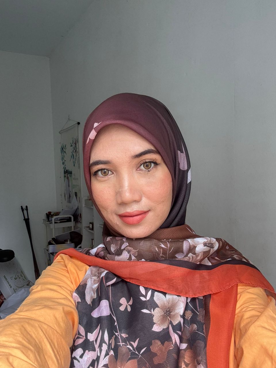 Click to view full screen RAE MOON (1-YEAR) photo review